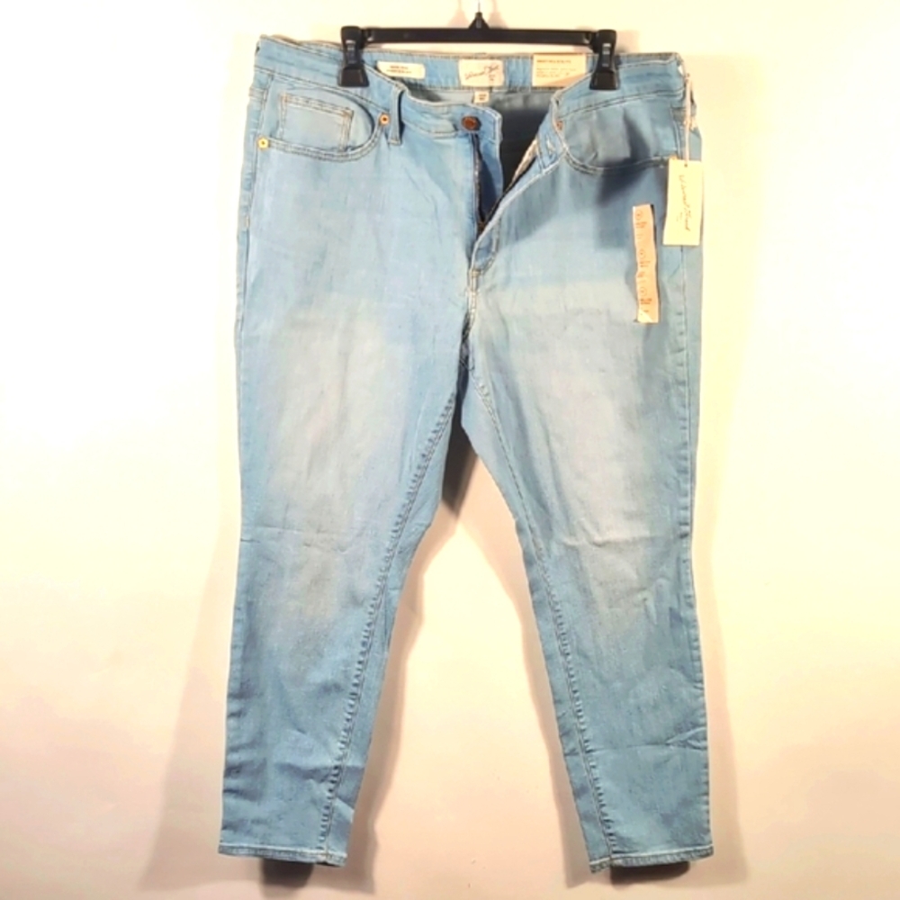 New With TagsUniversal Thread Skinny Jeans Light Blue Mid Rise✨ Size 18 Plus ✨✨